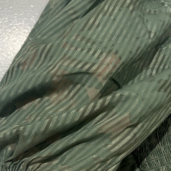 Express Ruched Cropped Top - Picture 10 of 11